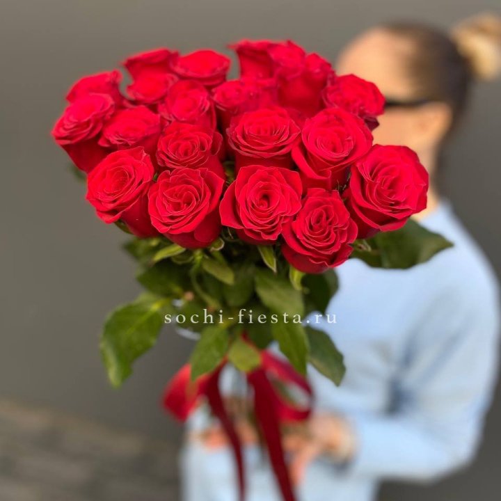 19 красных роз в Грозные