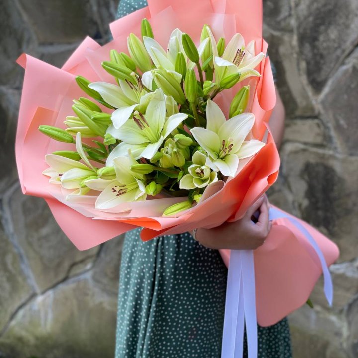 Букет из 7 белых лилий в Грозные