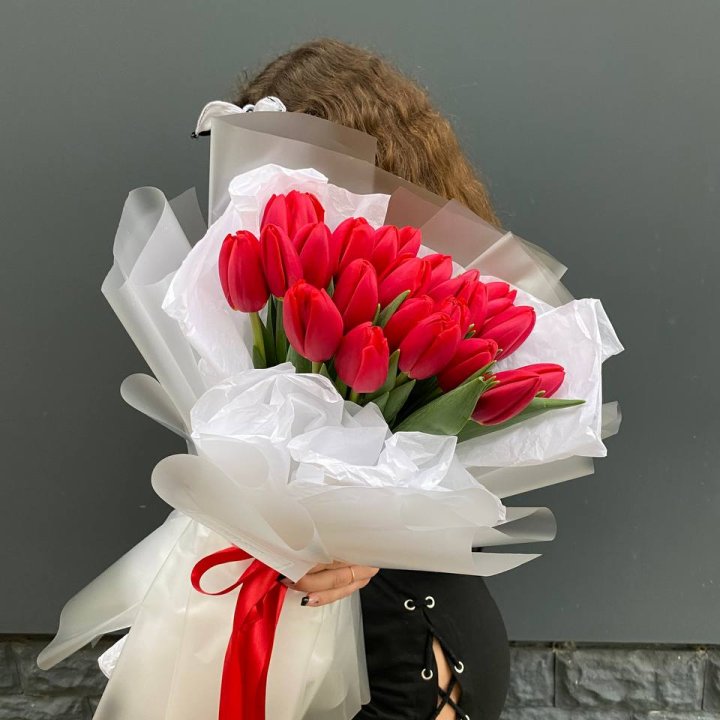  25 красных воздушных тюльпанов в Грозные