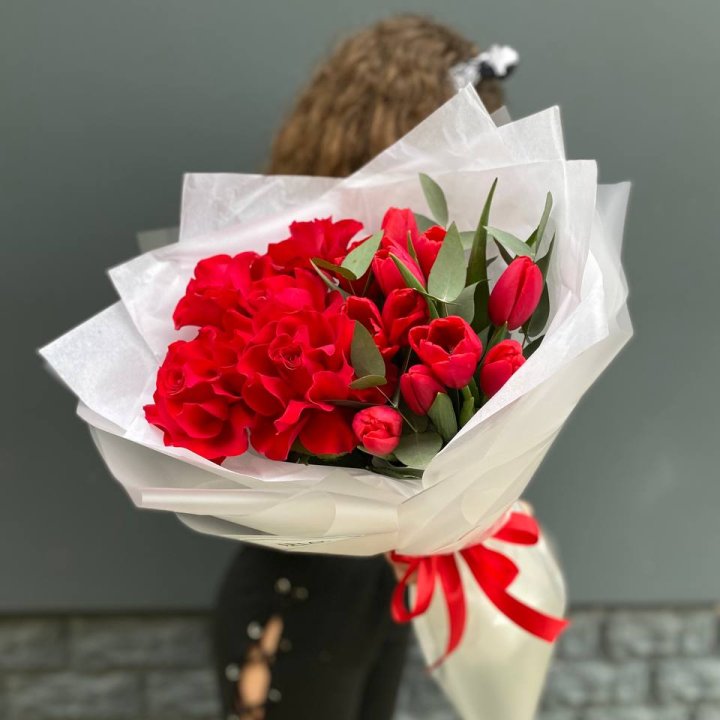 Дуо тюльпаны и розы в Грозные