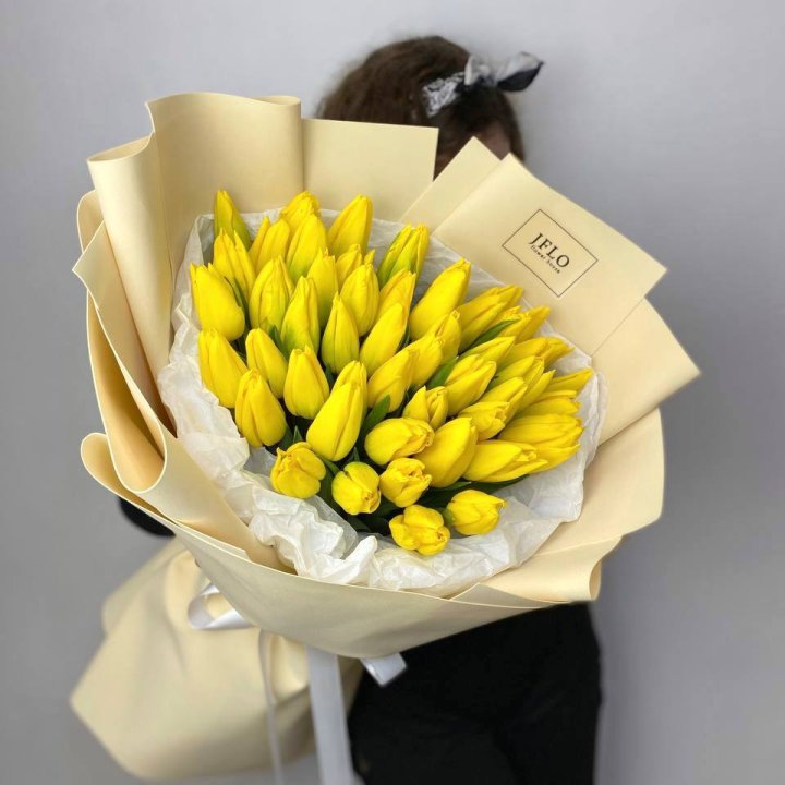 51 жёлтый тюльпан в Грозные