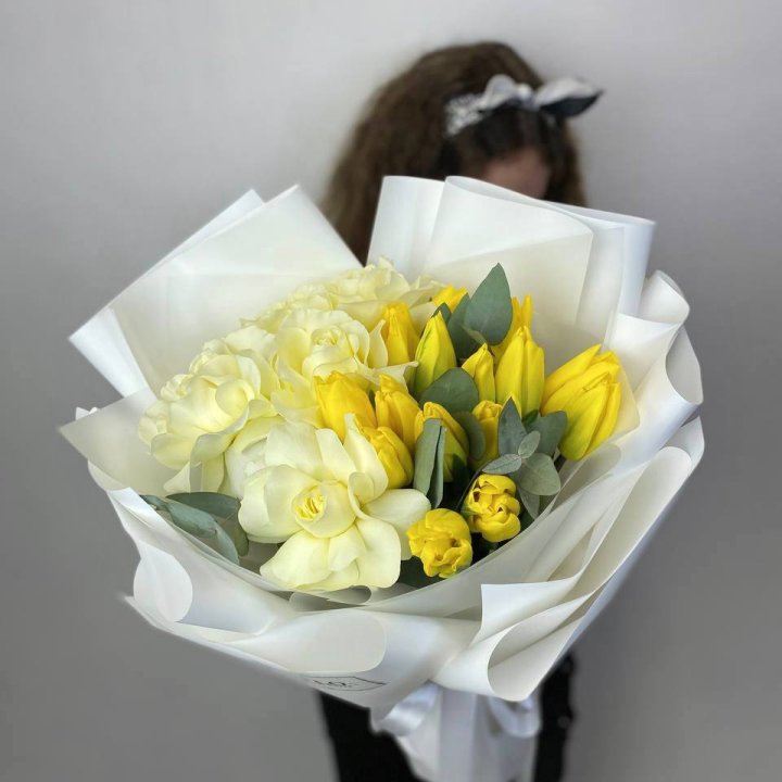 Дуо жёлтые тюльпаны и розы в Грозные