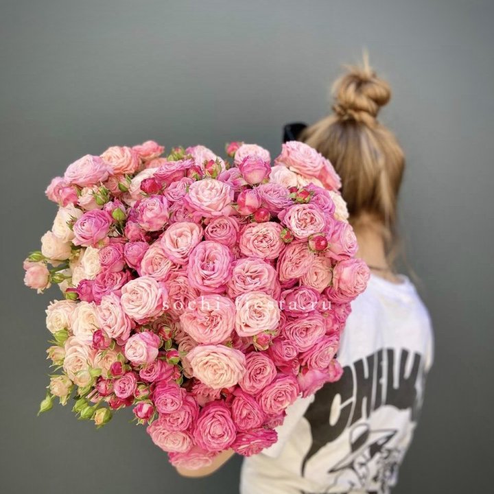Охапка кустовых роз бомбастик пинк в Грозные