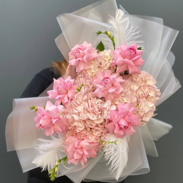  Букет  из гортензий и розовых роз в Грозные
