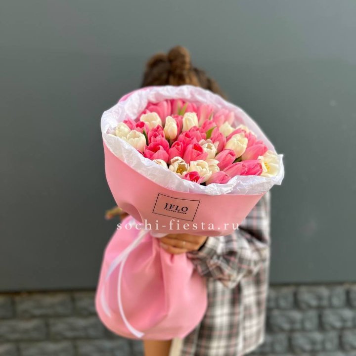 51 бело-розовый тюльпан в Грозные