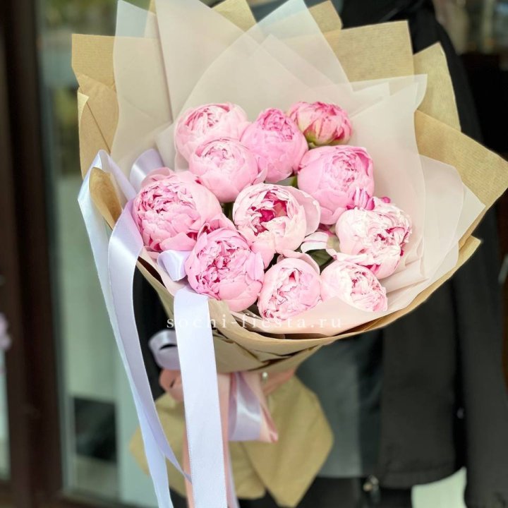 11 пионов в оформлении в Грозные