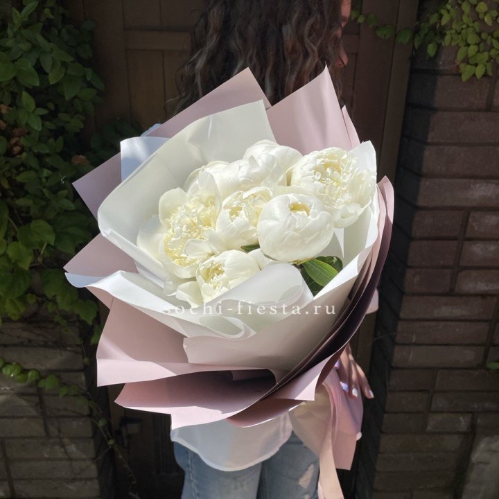9 белоснежных пионов в Грозные