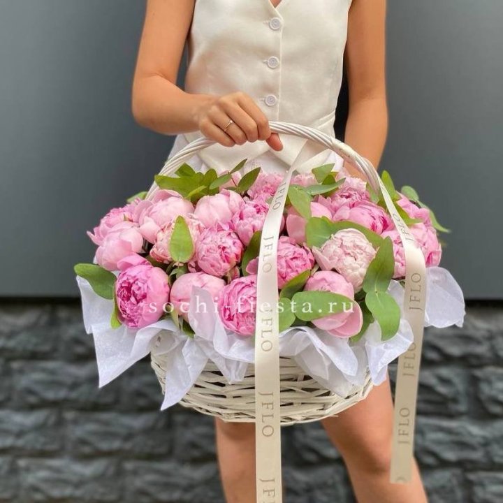 29 пионов в корзине в Грозные