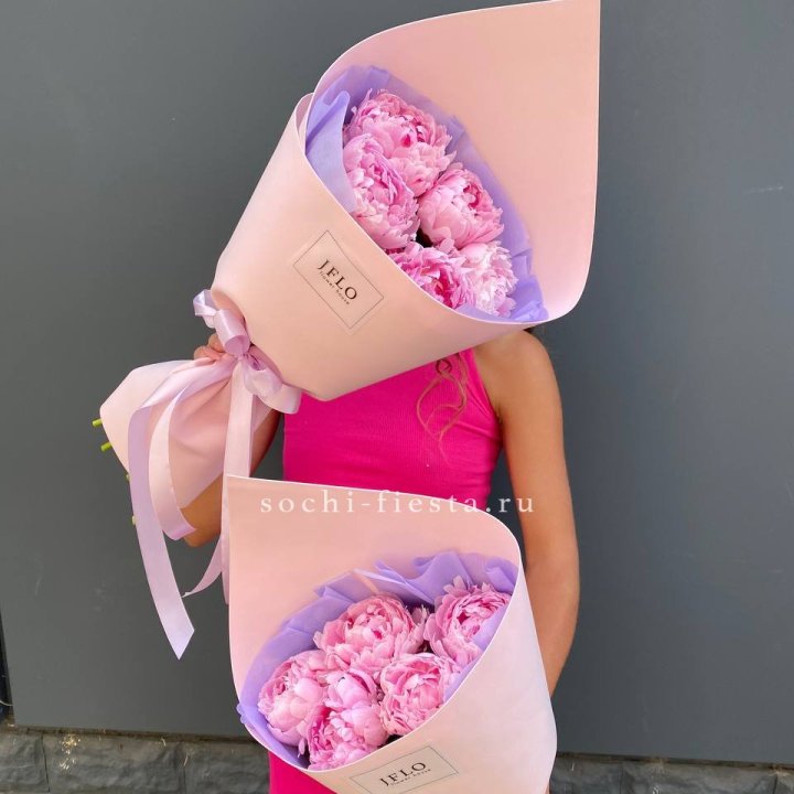 Букет из 5 пионов в Грозные