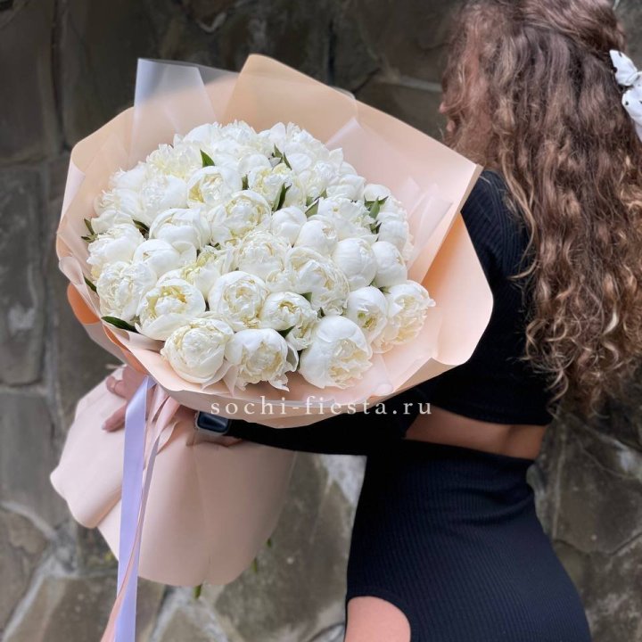 35 белых пион в Грозные