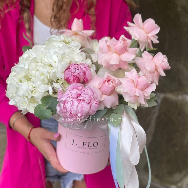 Цилиндр с пионами "Алисия" в Грозные