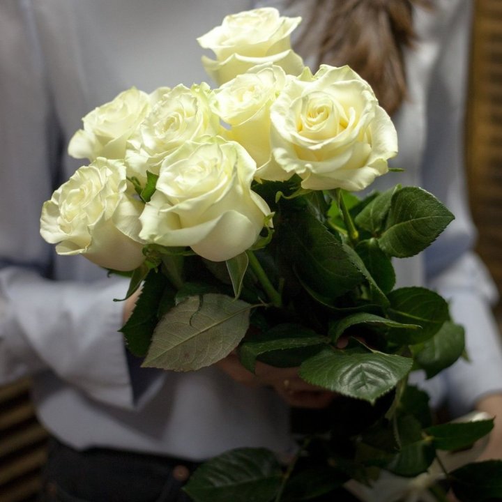 7 белых роз в Грозные
