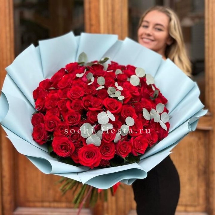 101 красная роза с эвкалиптом в Грозные
