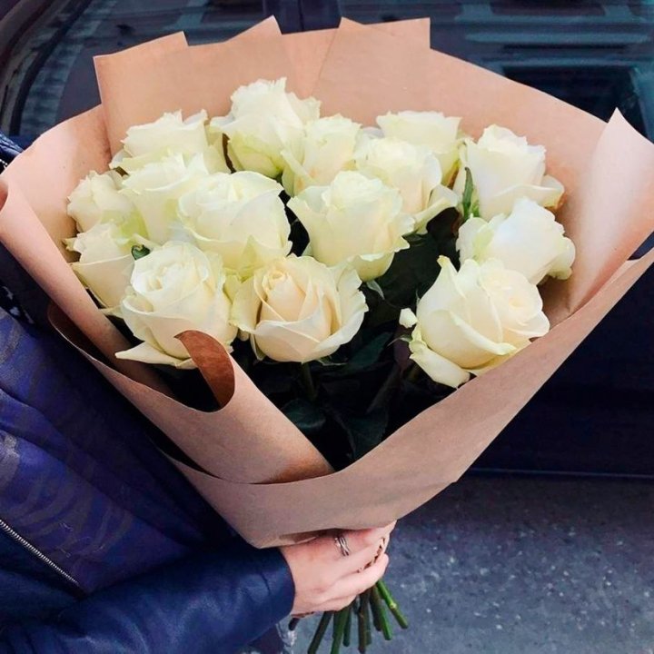 15 белых роз "Крафт" в Грозные