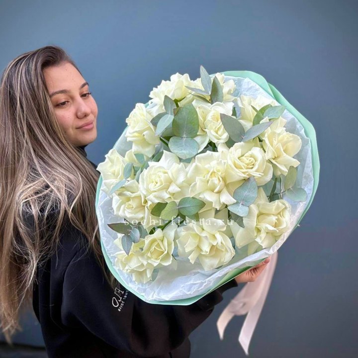 15 Белых французских роз "Ноте бьянка" в Грозные