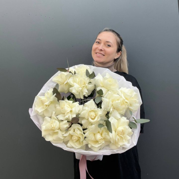 13 Белых французских роз Облако в Грозные