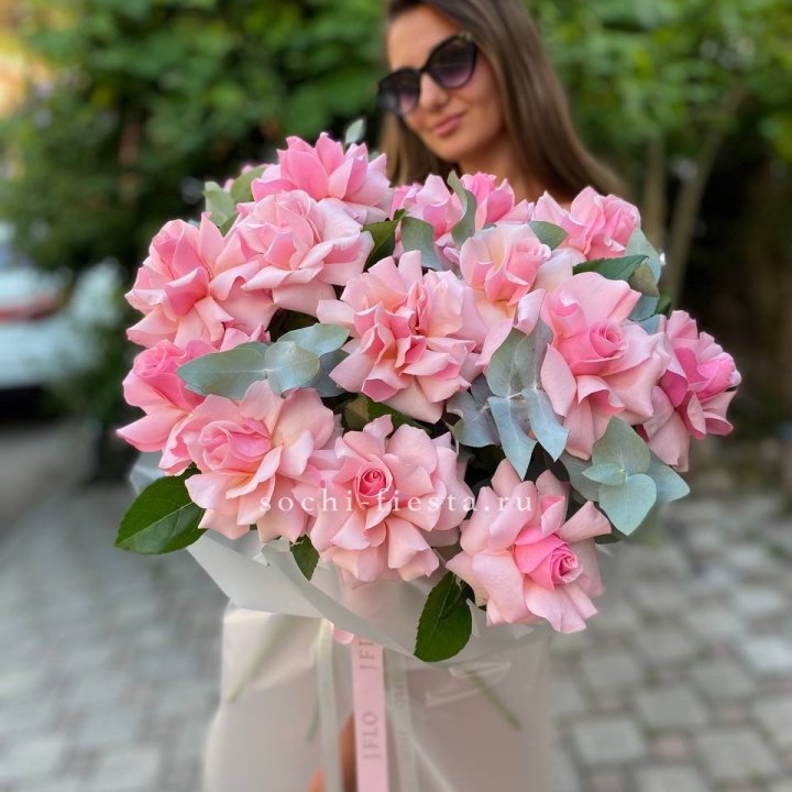 17 Розовых  французских роз в Грозные