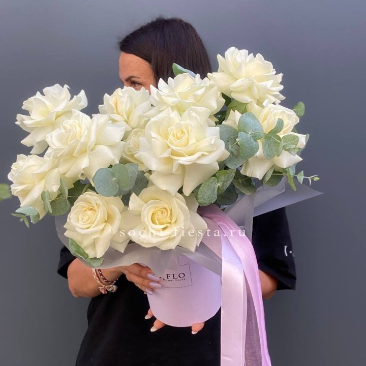 11 Французских белых роз в боксе в Грозные