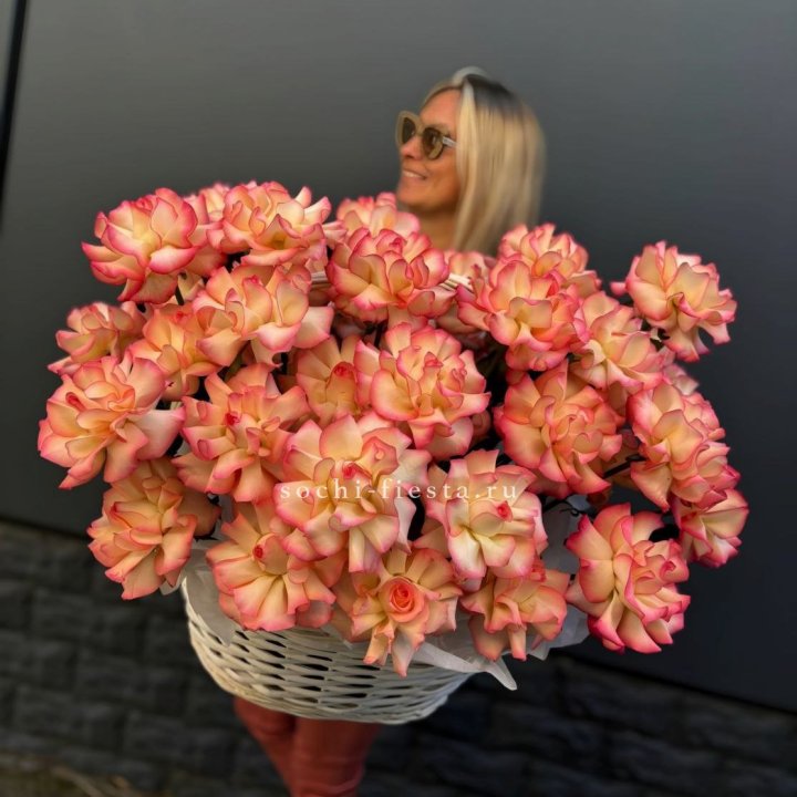 45 французских роз Джумилия в корзине в Грозные