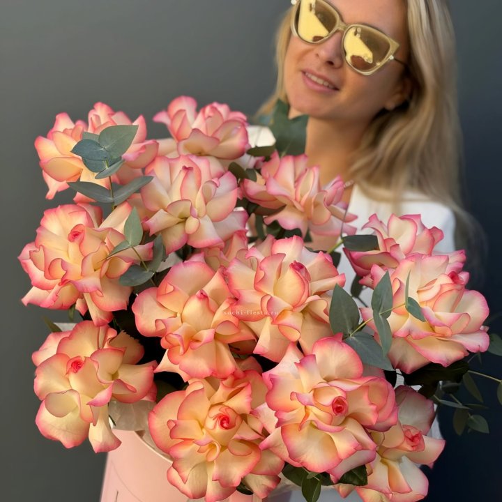 15 французских  роз Джумилия в боксе в Грозные