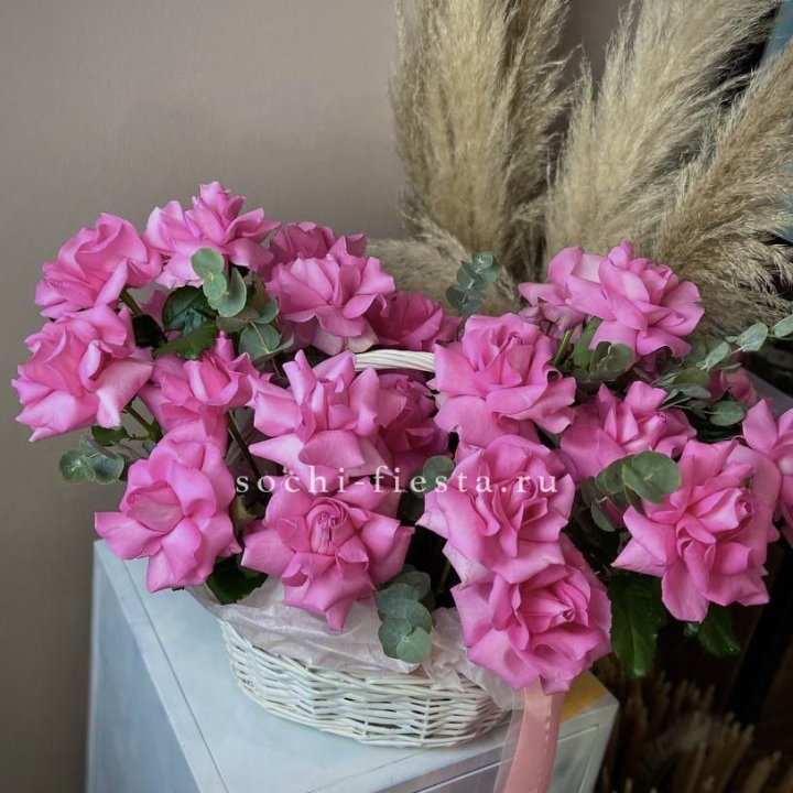 25 роз в цветочной корзине Пинк в Грозные