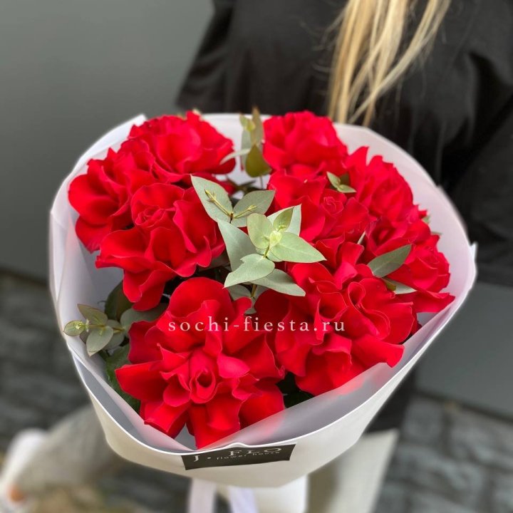 9 Красных французских роз в Грозные