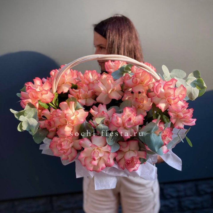 25 Французских роз Джумилия в корзине в Грозные