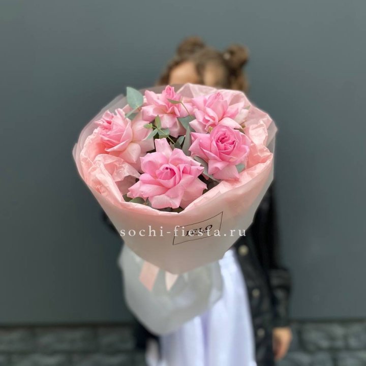 5 французских розовых роз  в Грозные