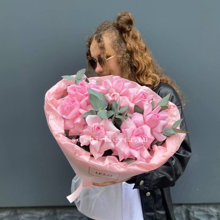 7 розовых роз в Грозные