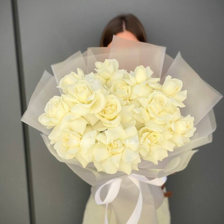 13 белых роз в Грозные