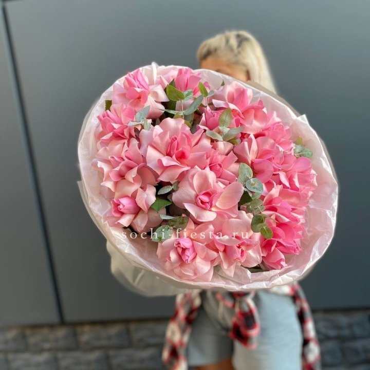 17 розовых роз в Грозные