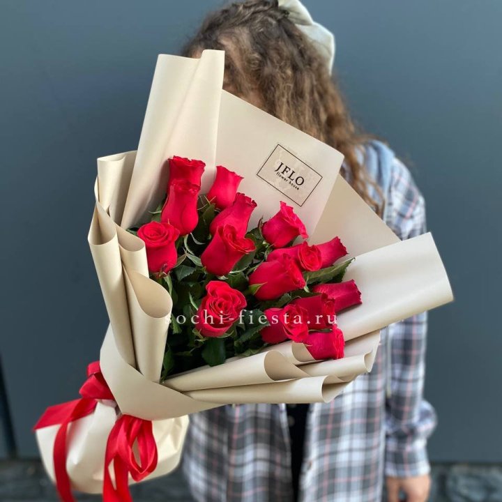 15 красных роз в Грозные