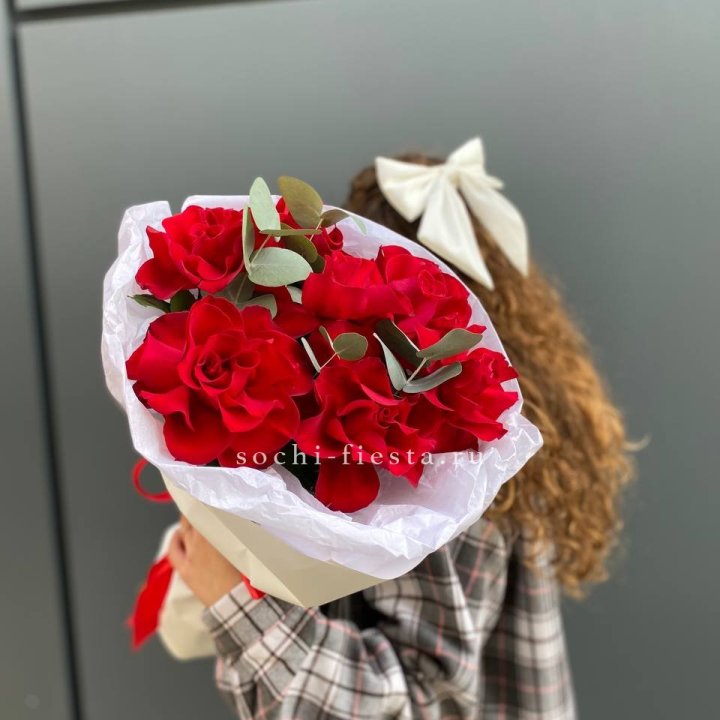 7 красных французских роз в Грозные