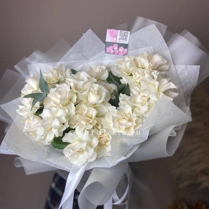 21 французских роз с эвкалиптом в Грозные