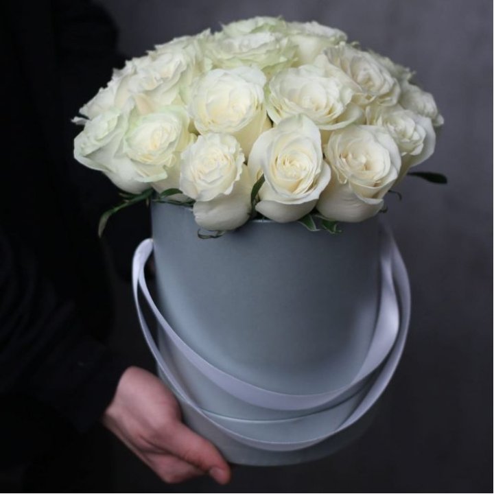 15 белых роз в цилиндре в Грозные