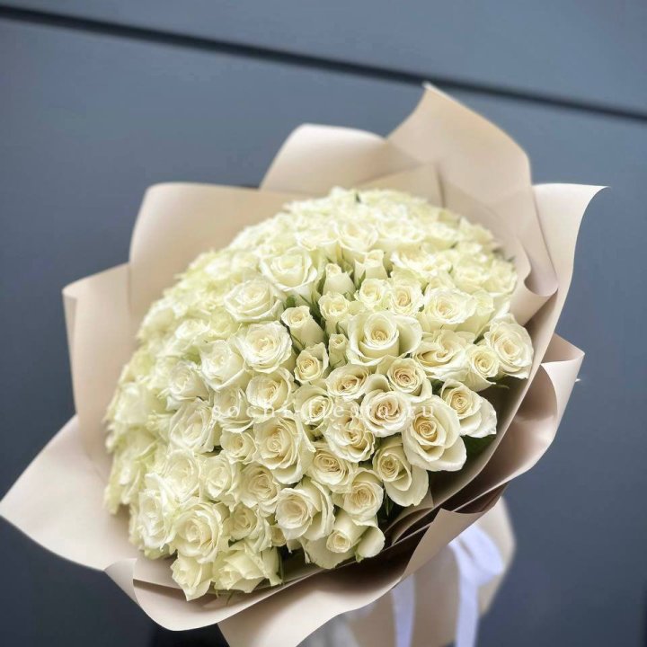 101 белая роза Атена в Грозные