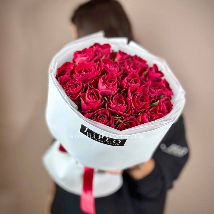 Букет красных роз мадам ред в Грозные