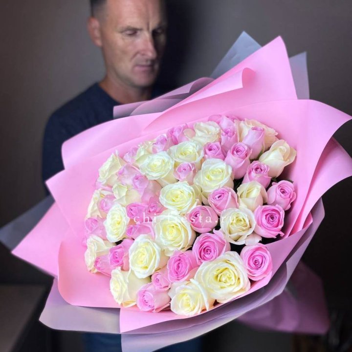 51 белых и розовых роз в Грозные