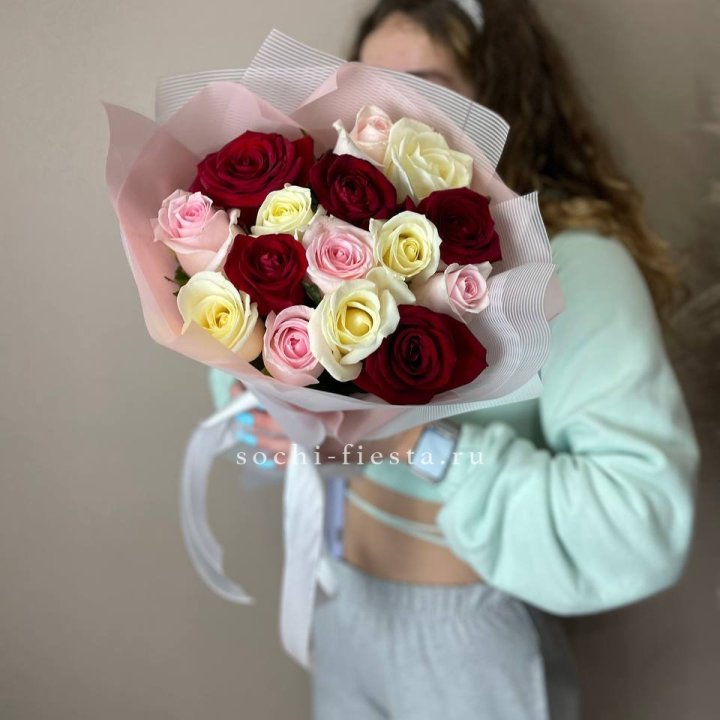 15 роз "Карусель" в Грозные