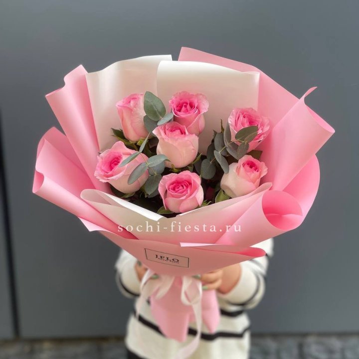 7 роз с эвкалиптом в Грозные