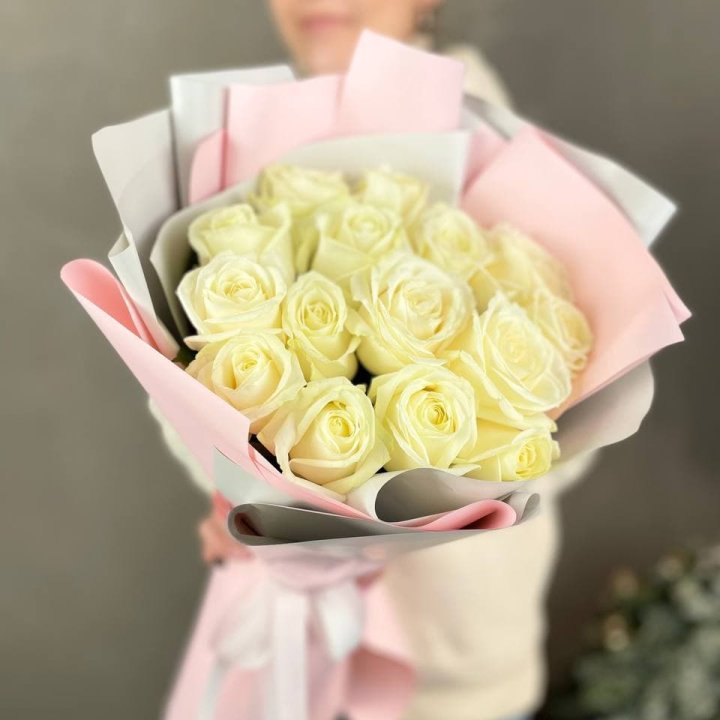 15 белых роз пудра в Грозные