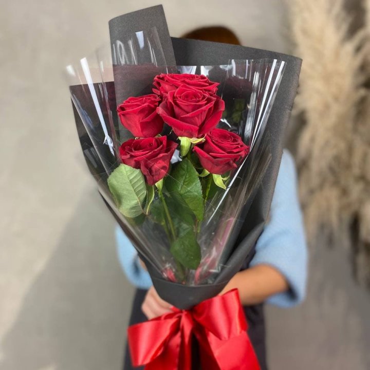 5 роз ред наоми в Грозные