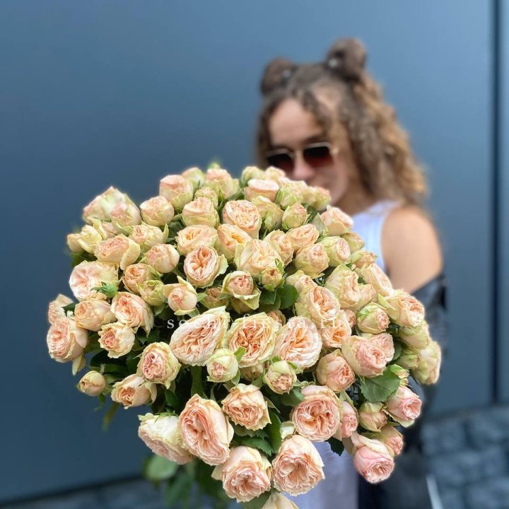 25 пионовидных роз в Грозные