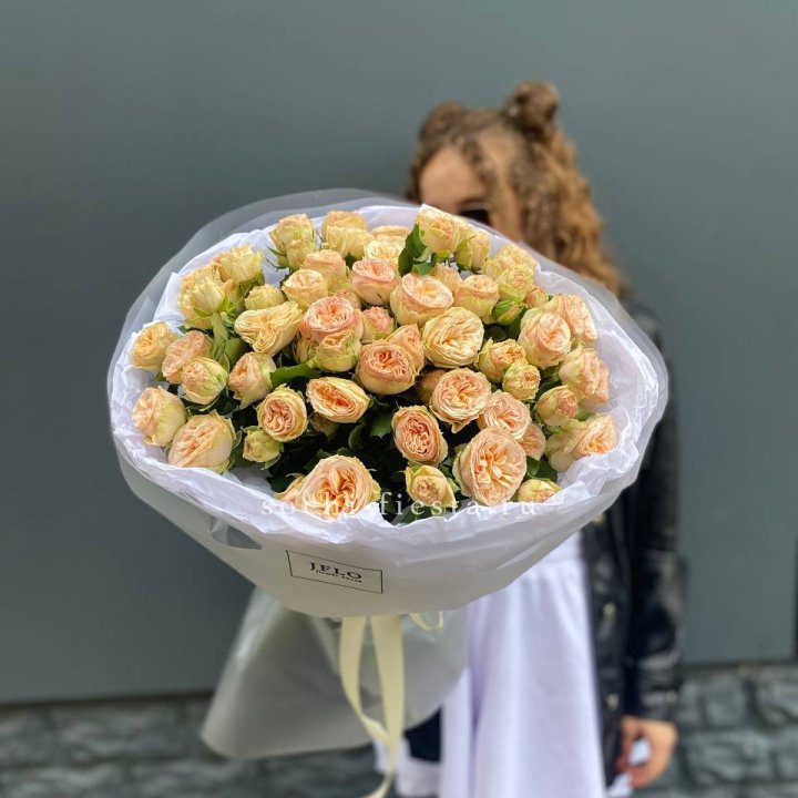 15 пионовидных роз в Грозные