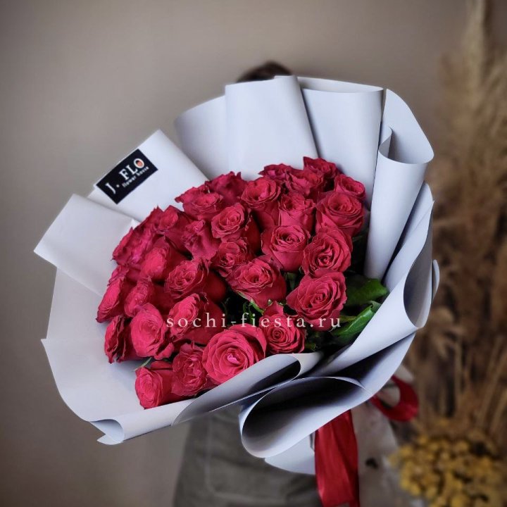 Красные розы 33 шт в Грозные