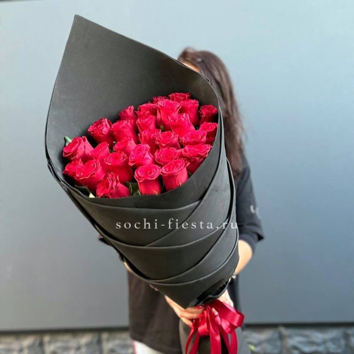 25 высоких красных роз в Грозные