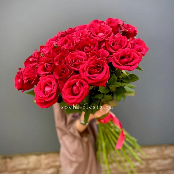 51 высокая красная роза в Грозные