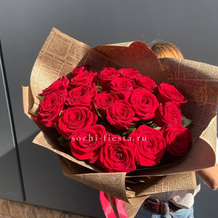 19 красных роз Леди Крафт в Грозные