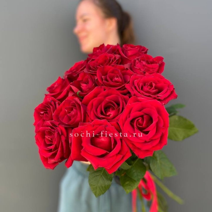 15 красных роз под ленту в Грозные