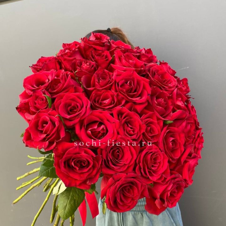 35 красных роз под ленту в Грозные